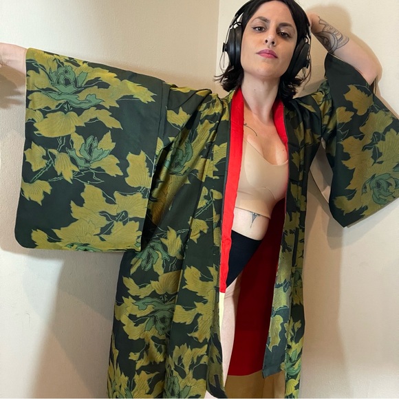 perfect shades of green foliage anoint your limbs with this true antique kimono - Picture 16 of 16